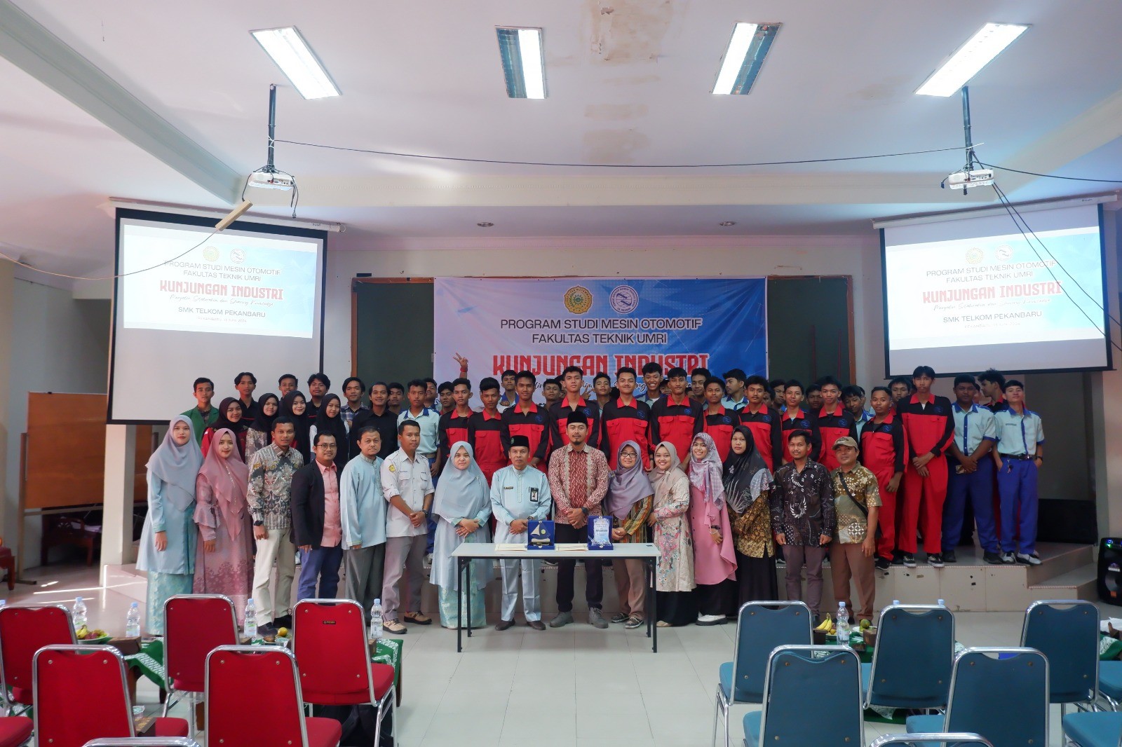 Penandatanganan MoA dan Kunjungan Industri SMK Telkom Pekanbaru Membuka Peluang Kolaborasi Baru dalam Pendidikan Otomotif